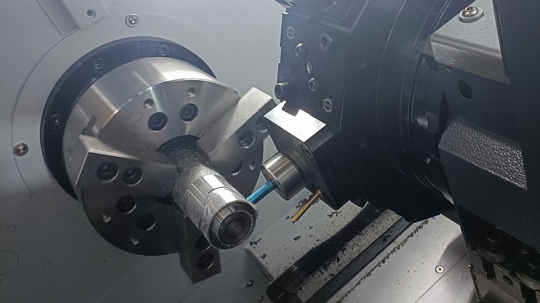 Torno CNC TS-2M com ferramenta acionada e torre automática