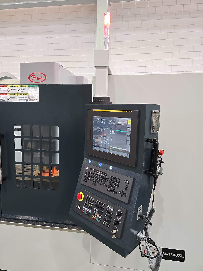 Centro de usinagem CNC modelo M-1500SL marca Travis - Cimhsa Brasil