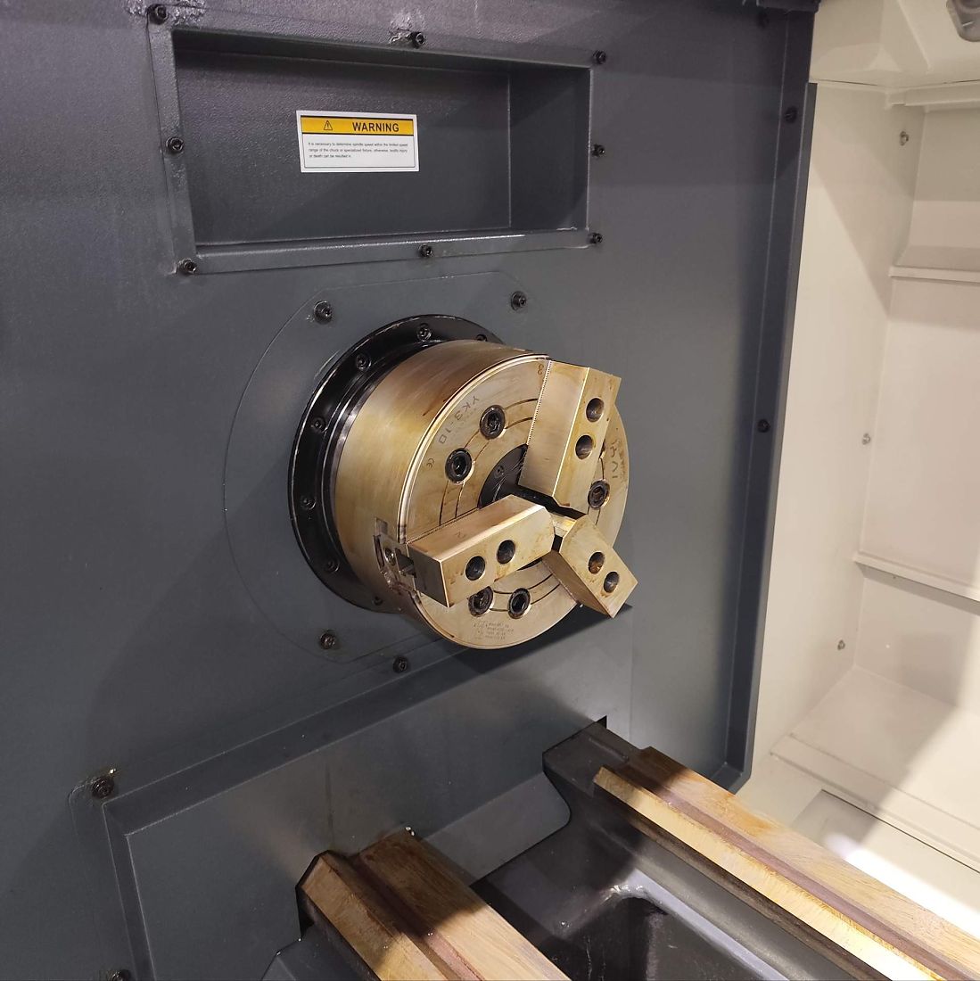 Torno CNC com barramento paralelo Travis TT-3S | CIMHSA Brasil