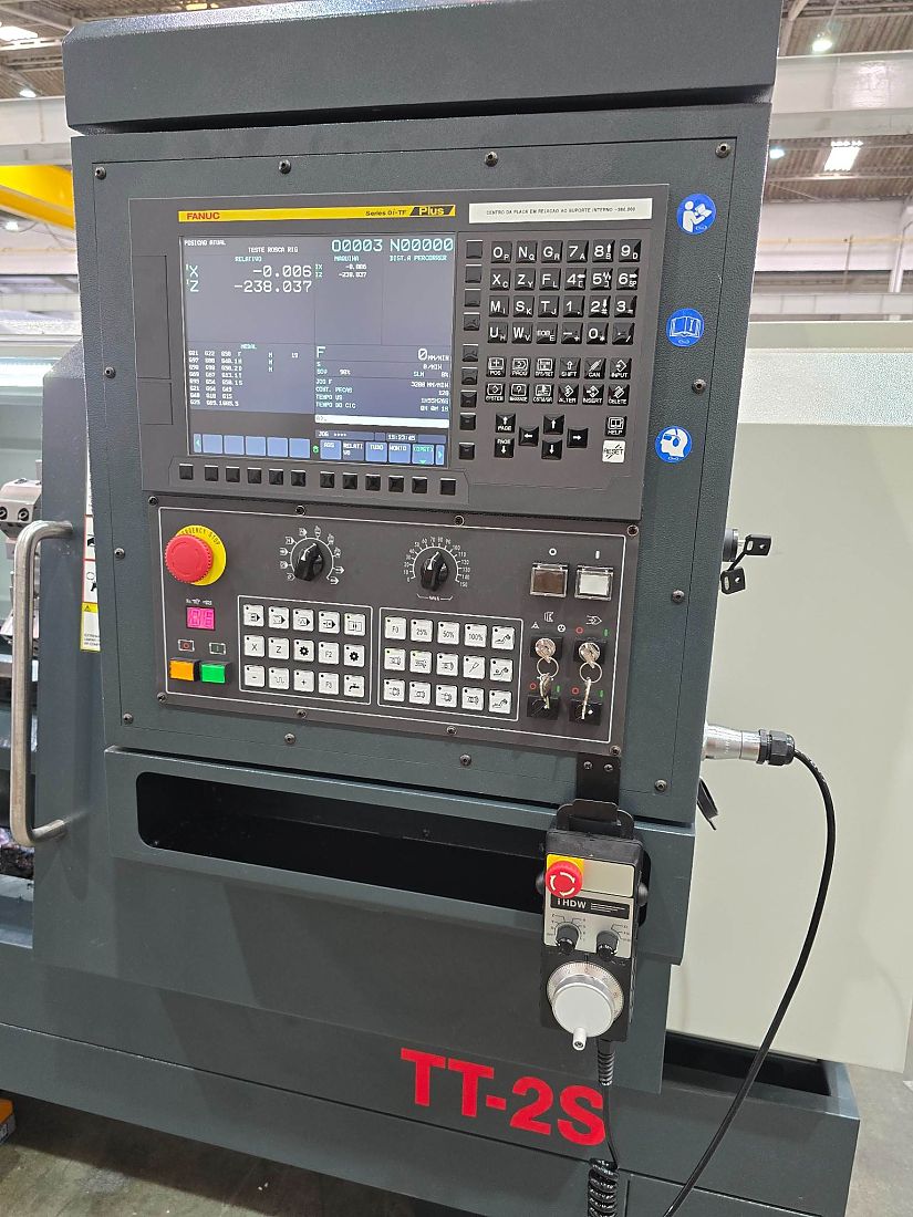 Torno CNC com barramento paralelo Travis TT-2S | CIMHSA Brasil